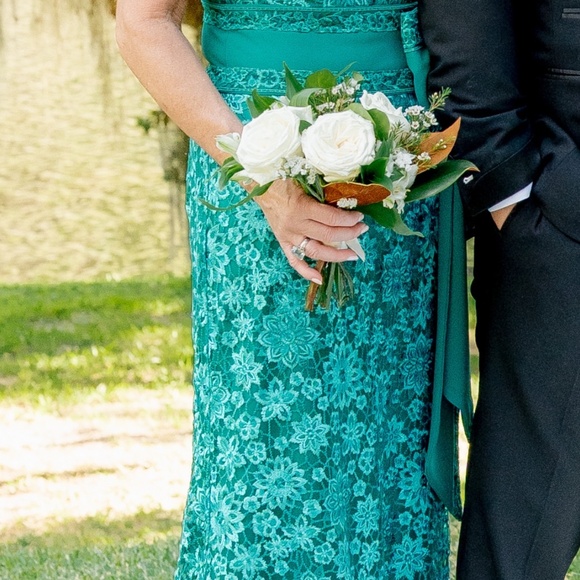 ESHA EMBROIDERED WAIST BOW GOWN Tadashi Shoji - Picture 2 of 5